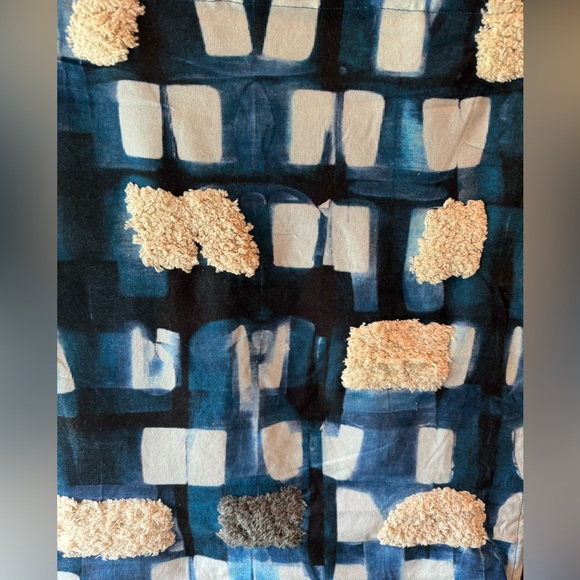 Small tapestry with blue accents and other fabric patches. Lovely for a nursery - Picture 4 of 4